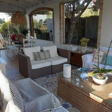 酒店 Pareado Con Jardin Privado En Urbanizacion