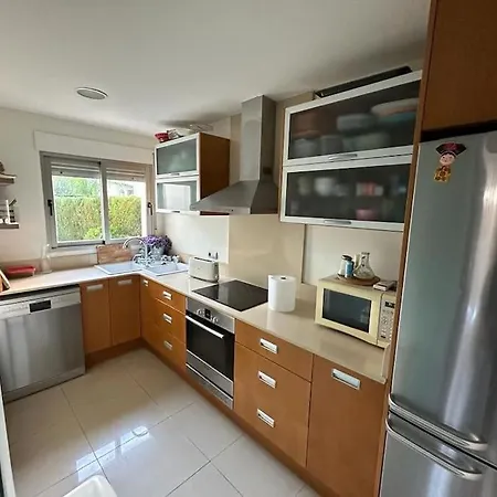 Pareado Con Jardin Privado En Urbanizacion 4*