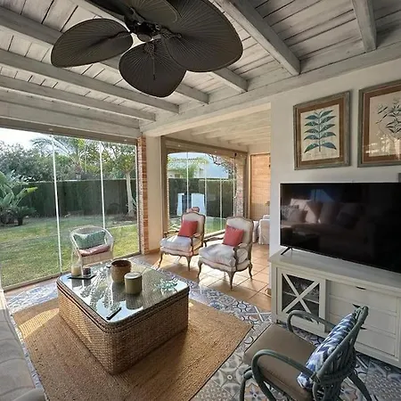 Pareado Con Jardin Privado En Urbanizacion Hotel