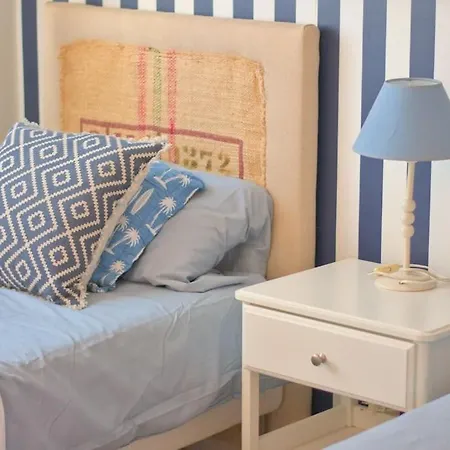 Hotel Pareado Con Jardin Privado En Urbanizacion Dénia