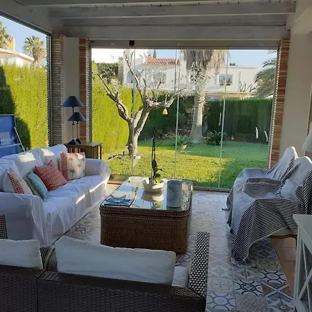 Pareado Con Jardin Privado En Urbanizacion