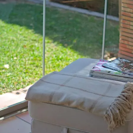 Pareado Con Jardin Privado En Urbanizacion 4*