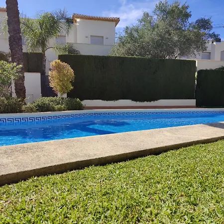 Pareado Con Jardin Privado En Urbanizacion Hotel Dénia
