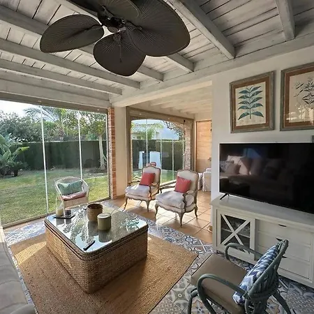 Pareado Con Jardin Privado En Urbanizacion